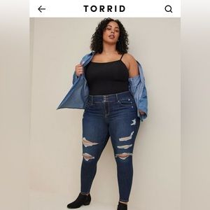 Torrid distressed skinny Jegging- new with tags